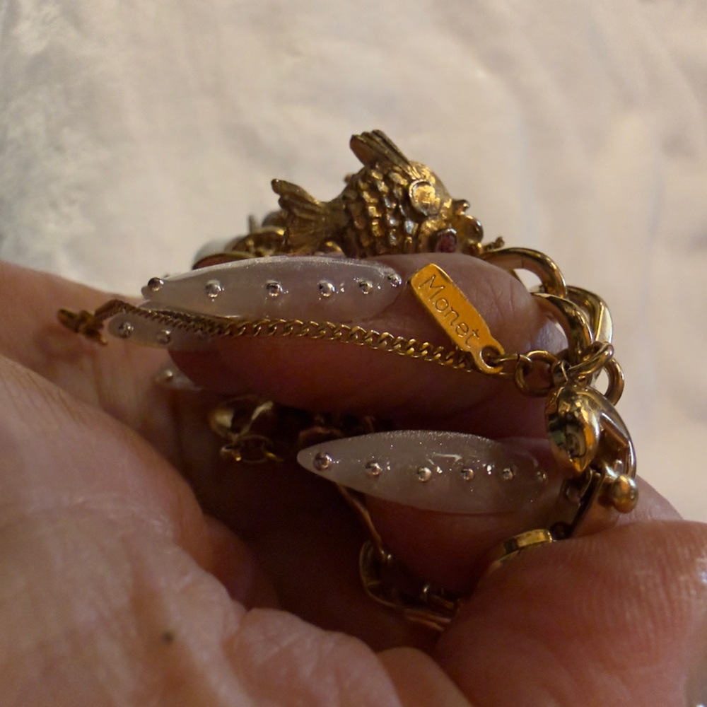 Vintage Gold Tone Monet Charm Bracelet Fish Christmas Snowman Sailboat Clover - Picture 15 of 15
